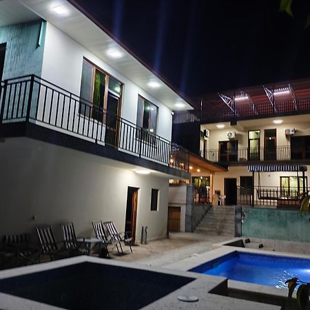 Apex Rest House Of 10 Rooms And Pool Jerevan Exteriör bild