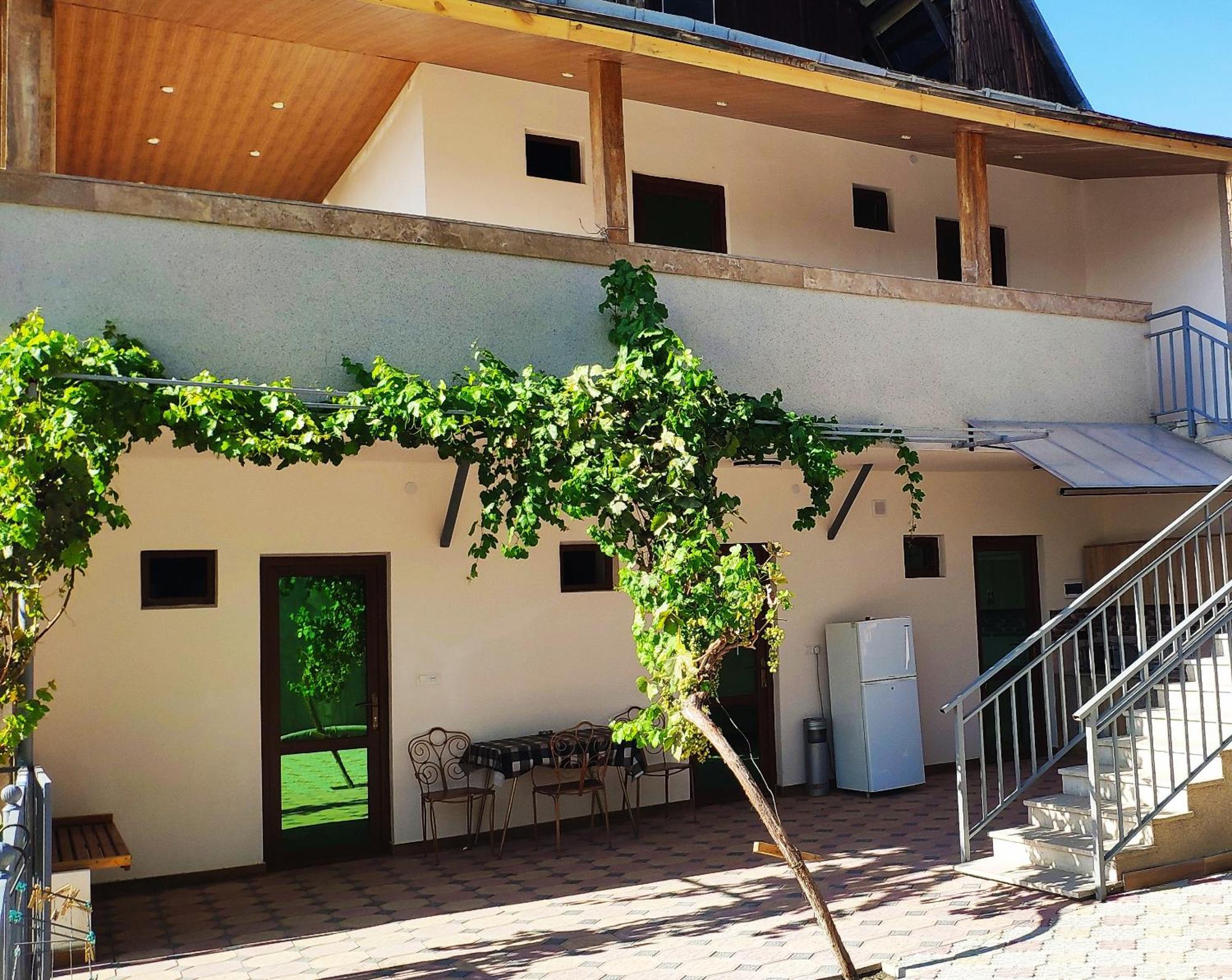 Apex Rest House Of 10 Rooms And Pool Jerevan Exteriör bild