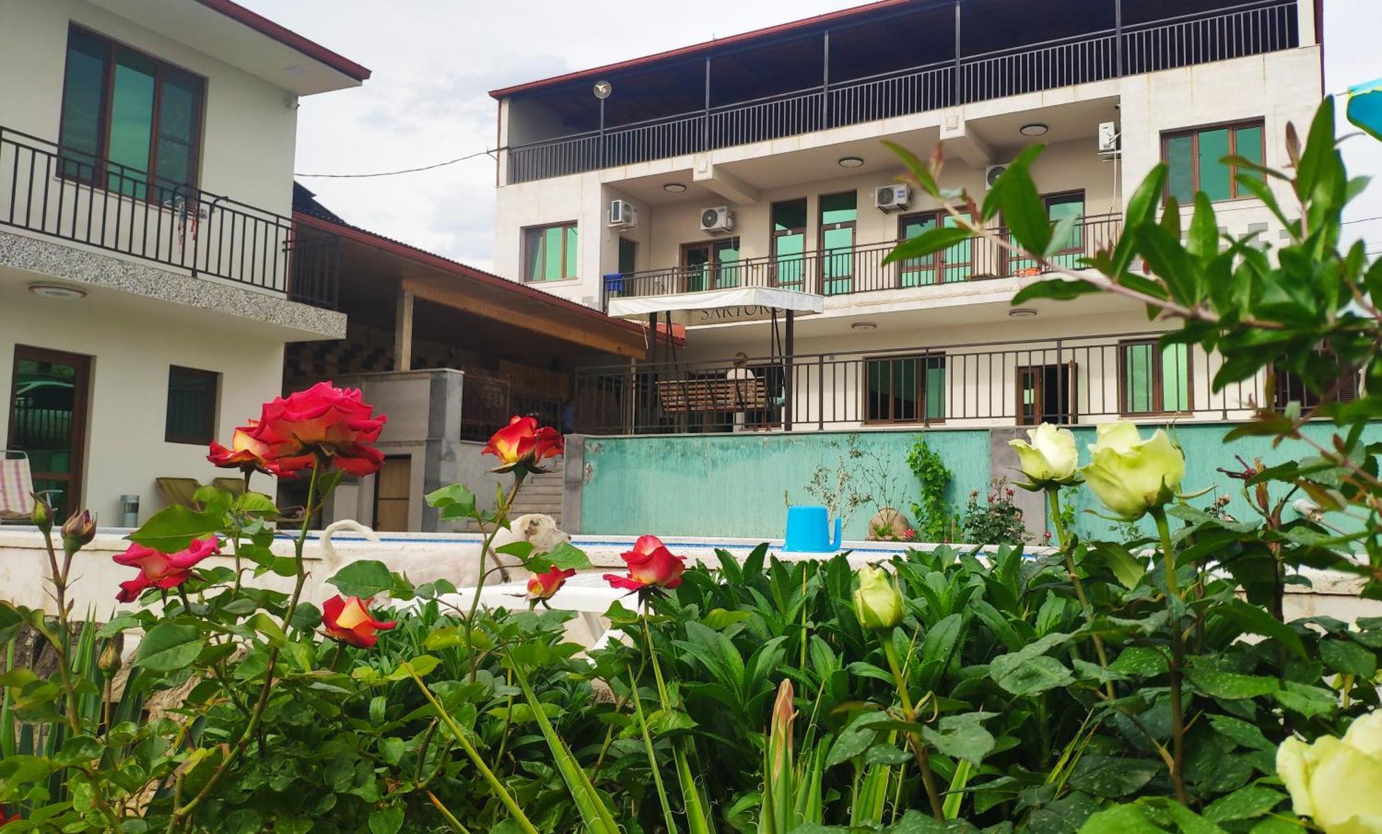 Apex Rest House Of 10 Rooms And Pool Jerevan Exteriör bild