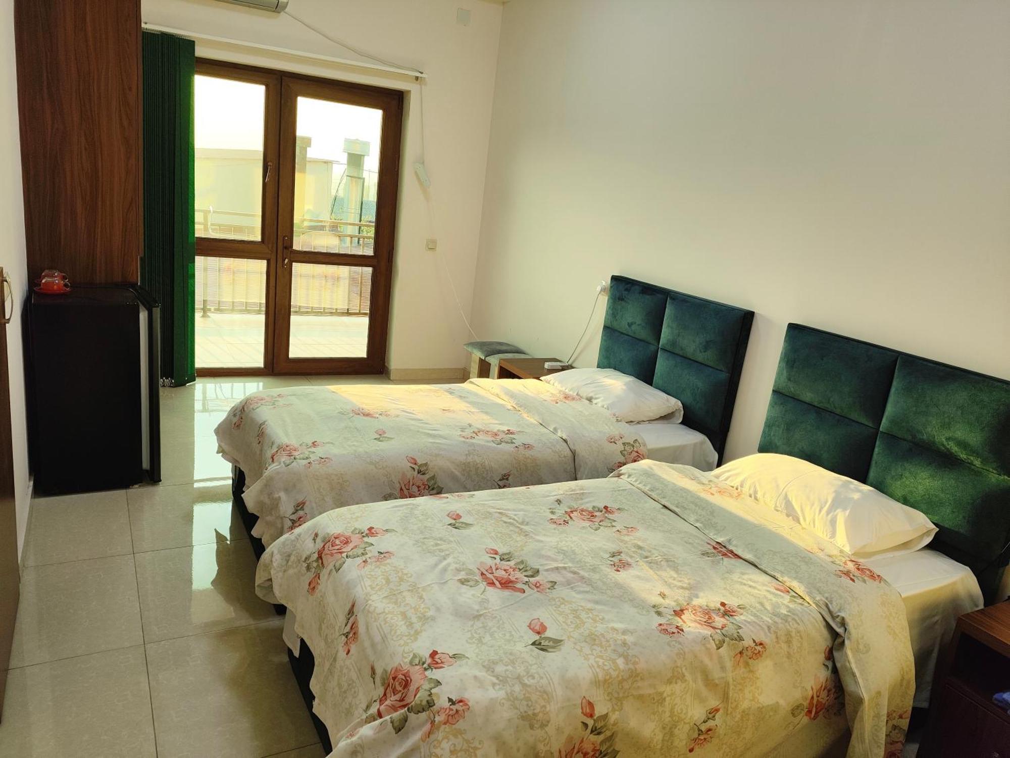 Apex Rest House Of 10 Rooms And Pool Jerevan Exteriör bild
