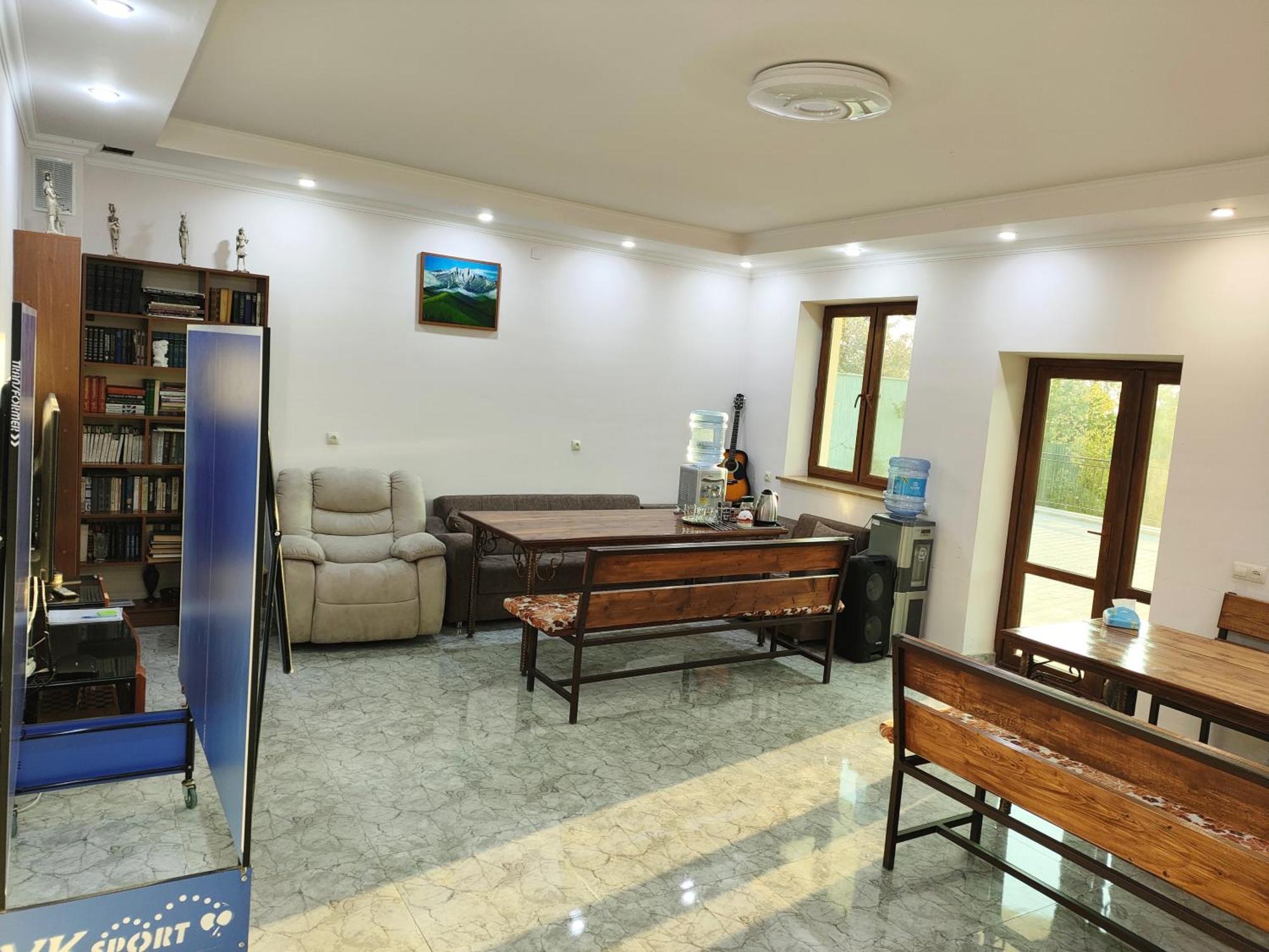 Apex Rest House Of 10 Rooms And Pool Jerevan Exteriör bild