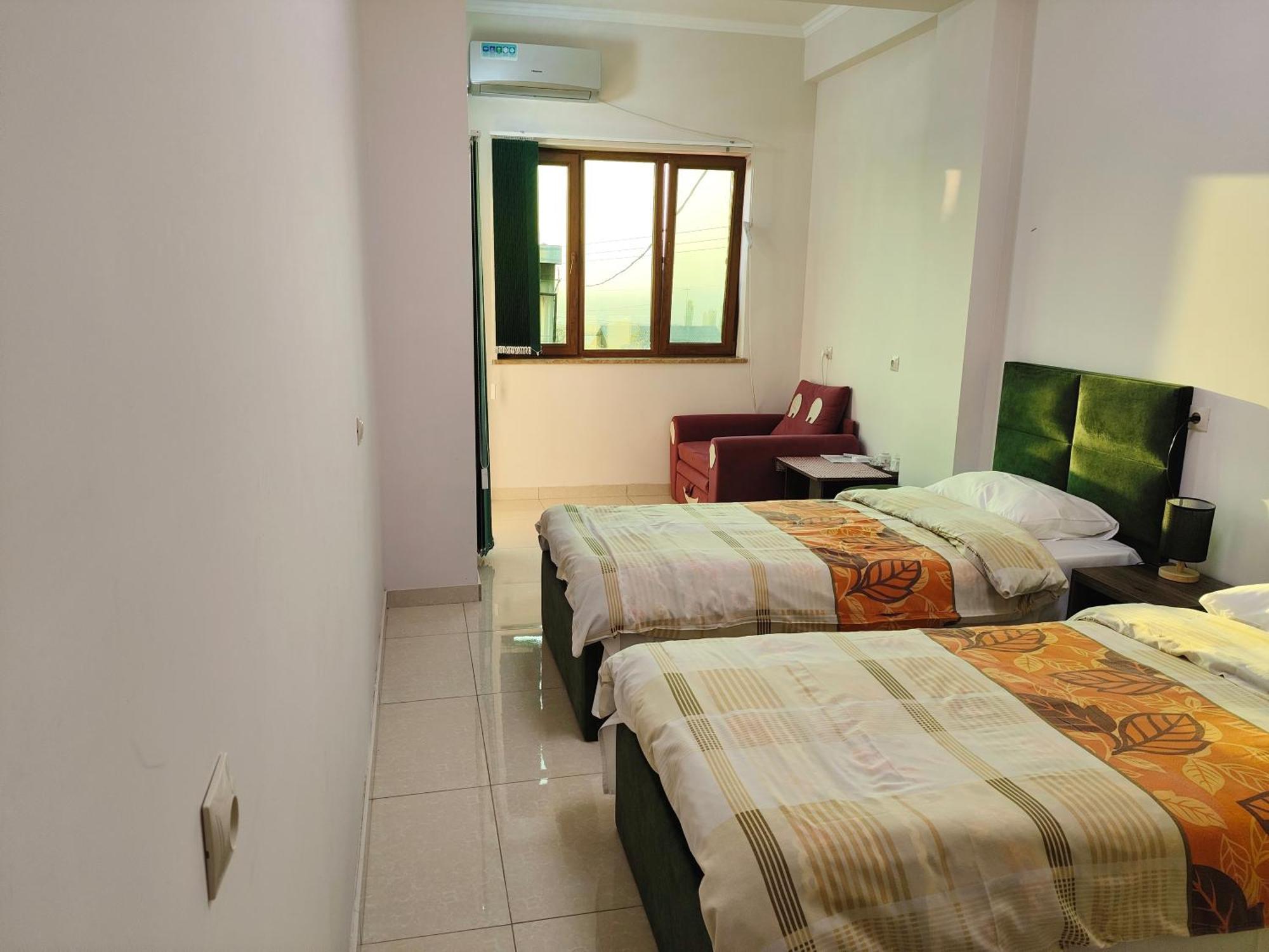 Apex Rest House Of 10 Rooms And Pool Jerevan Exteriör bild