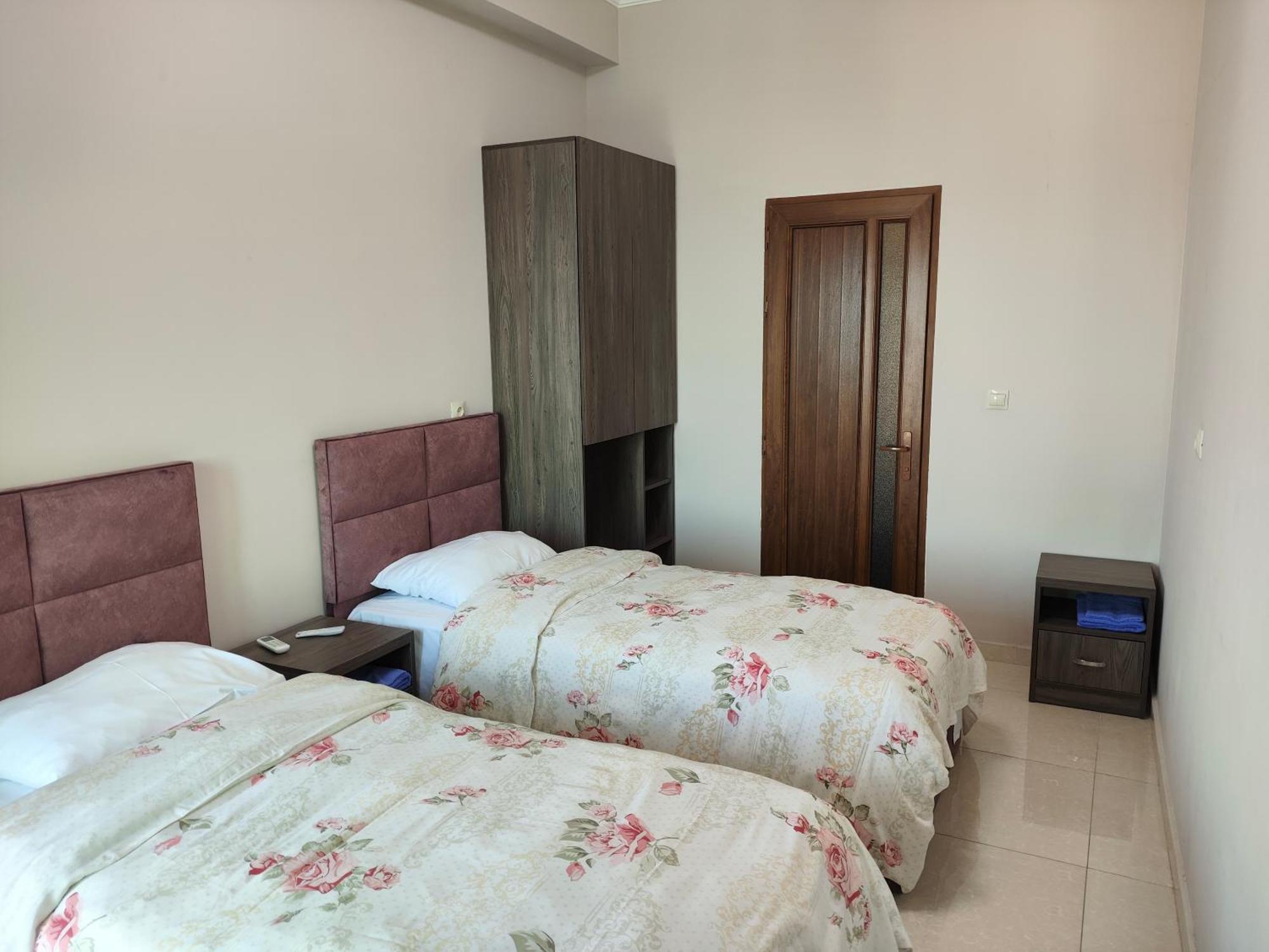 Apex Rest House Of 10 Rooms And Pool Jerevan Exteriör bild