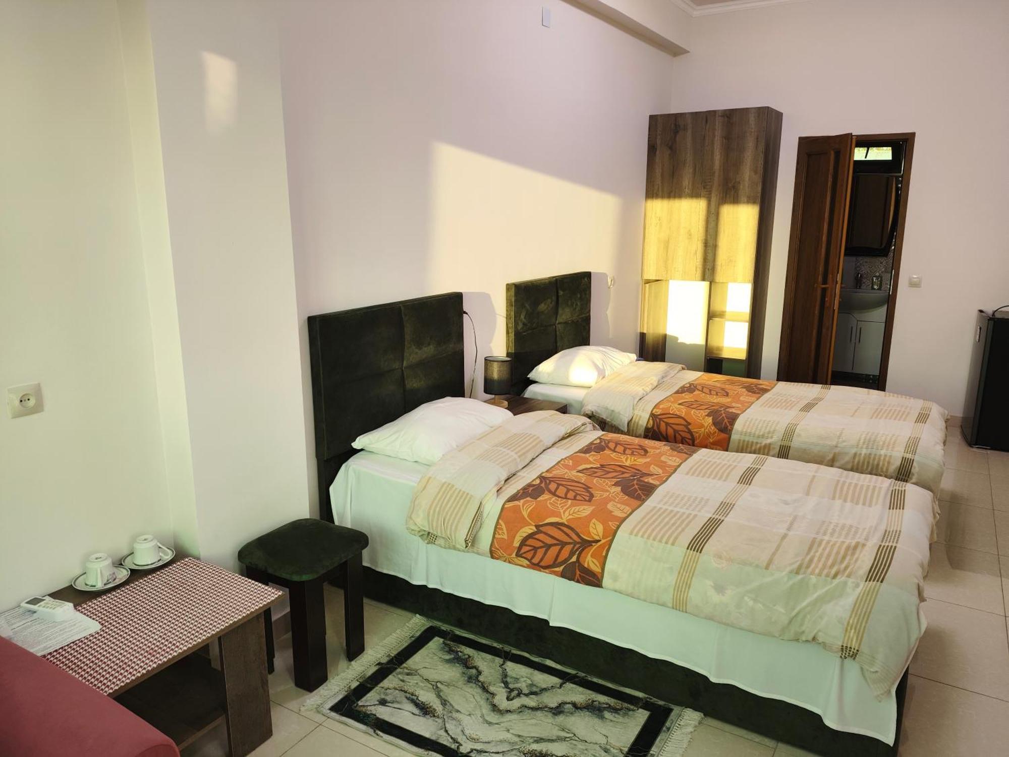 Apex Rest House Of 10 Rooms And Pool Jerevan Exteriör bild
