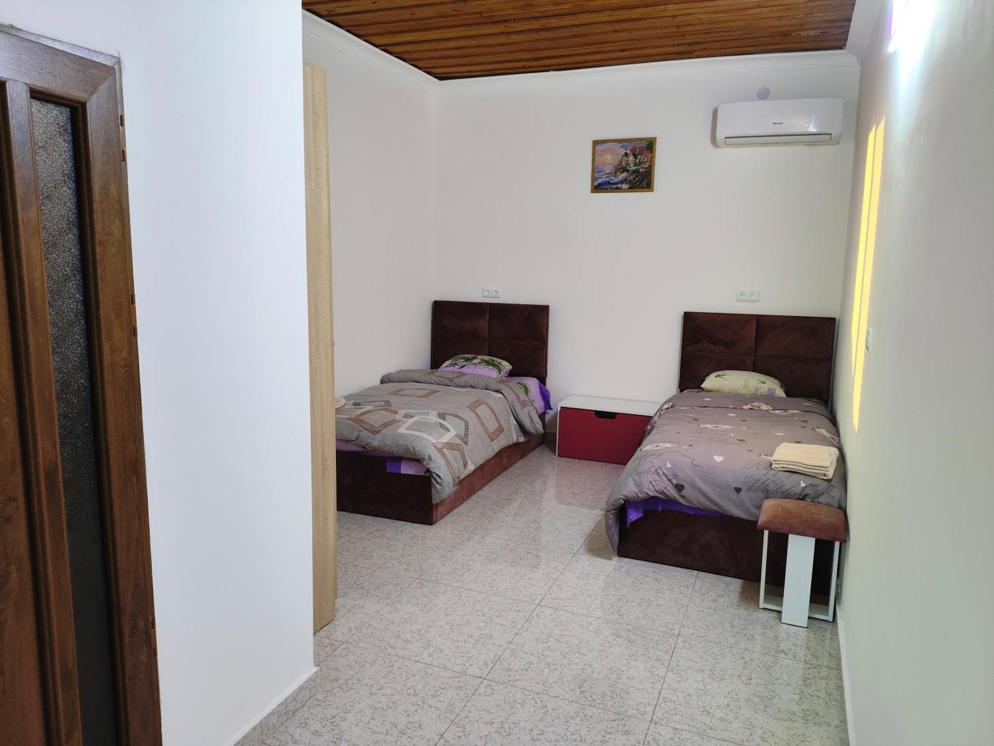 Apex Rest House Of 10 Rooms And Pool Jerevan Exteriör bild