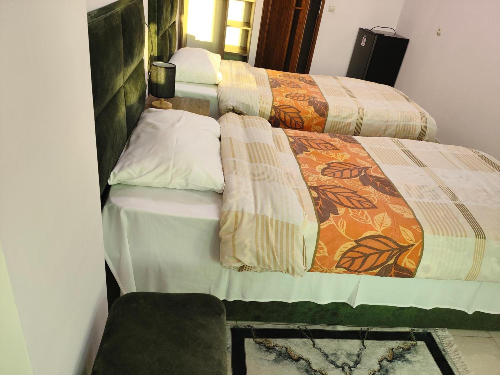 Apex Rest House Of 10 Rooms And Pool Jerevan Exteriör bild