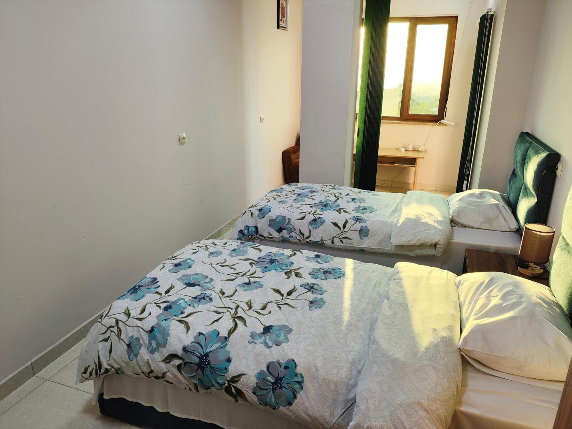 Apex Rest House Of 10 Rooms And Pool Jerevan Exteriör bild