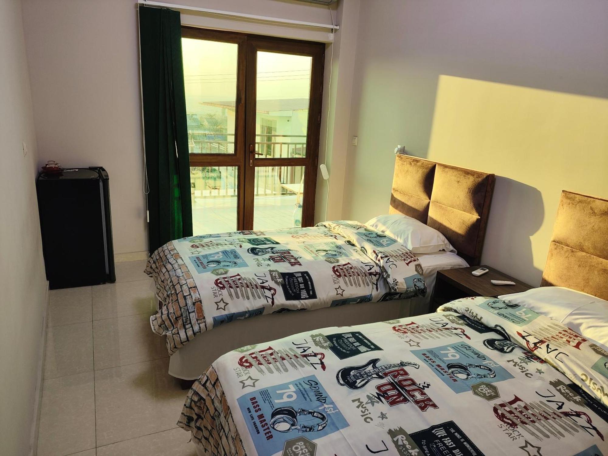Apex Rest House Of 10 Rooms And Pool Jerevan Exteriör bild