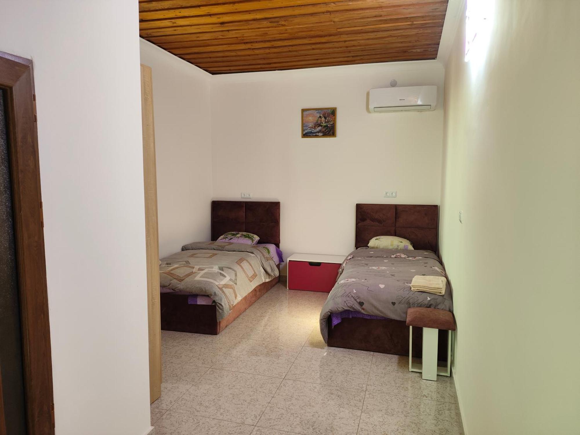 Apex Rest House Of 10 Rooms And Pool Jerevan Exteriör bild