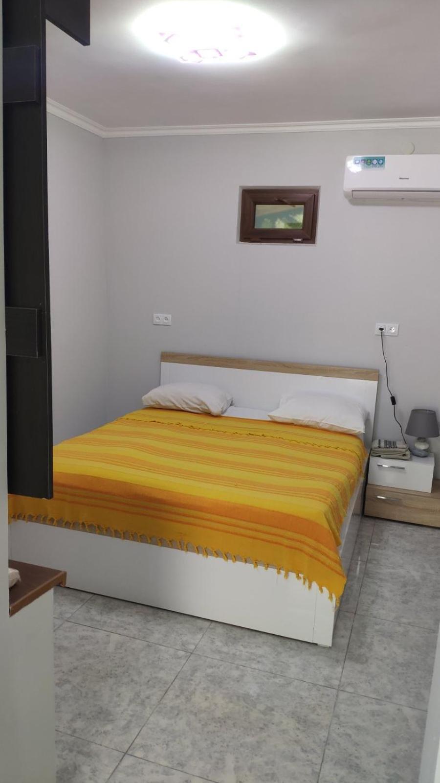 Apex Rest House Of 10 Rooms And Pool Jerevan Exteriör bild